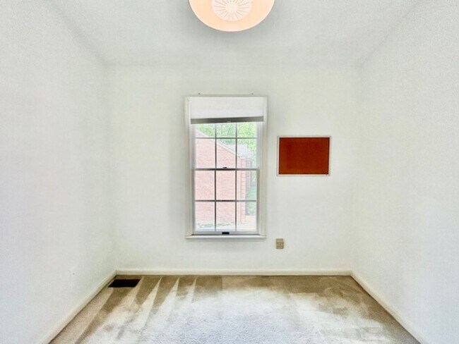 Building Photo - 7503 Westmore Dr