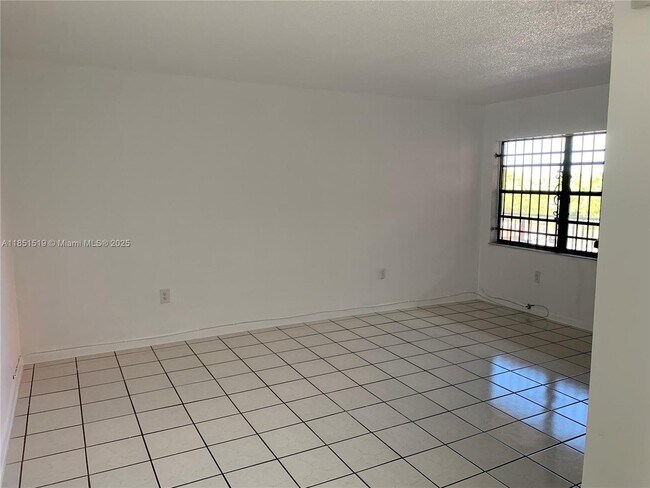 Building Photo - 1325 W 68th St