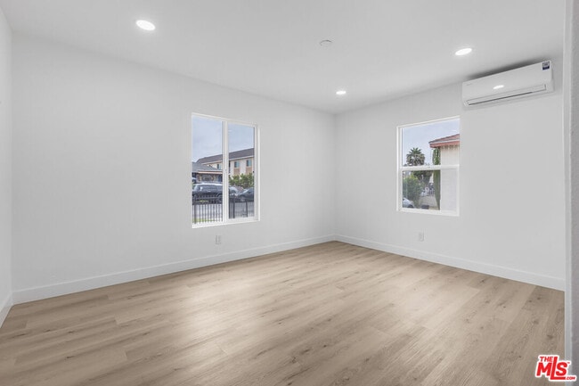 Building Photo - 1613 W 209th St