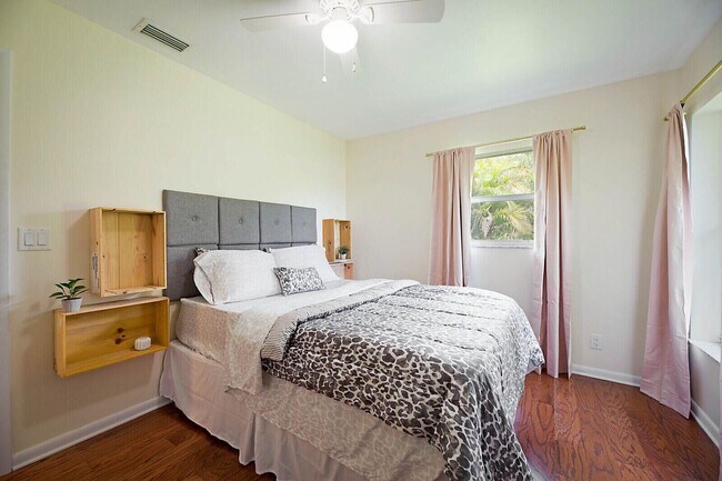 Building Photo - 359 W D Rd