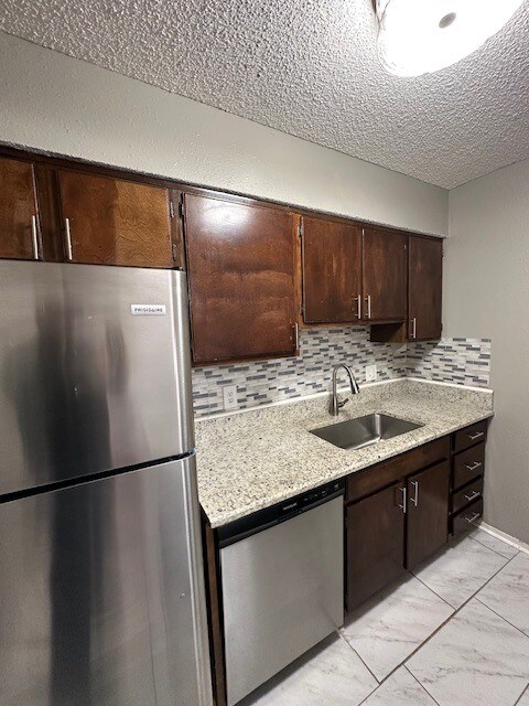 Building Photo - 401-412 12th Ave SE