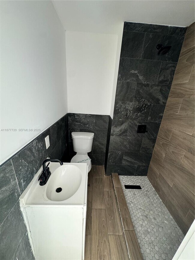 Building Photo - 1445 NW 34th St