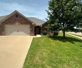 Building Photo - Stonebridge Villas #4052