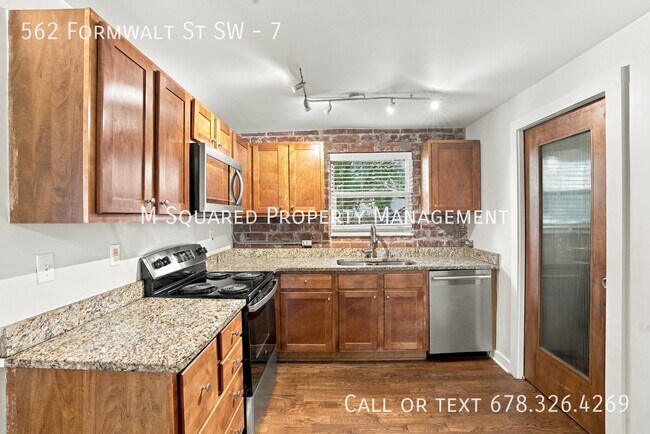 Building Photo - 562 Formwalt St SW