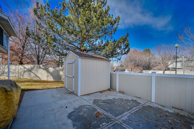 Building Photo - 8004 Old Barn Dr