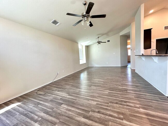 Building Photo - 325 Ammonite Ln