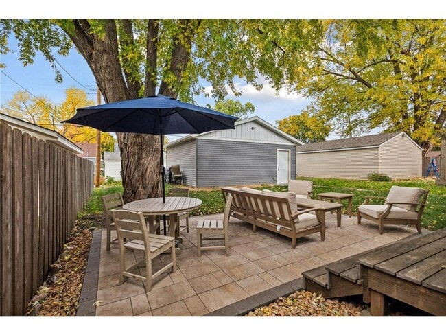 Building Photo - 3040 Hampshire Ave S