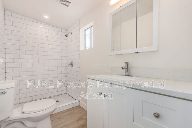 Building Photo - 1538 W Fillmore St