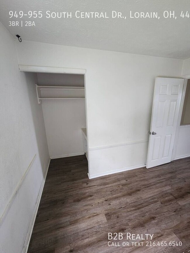 Building Photo - 949-955 South Central Dr., Lorain, OH, 440...