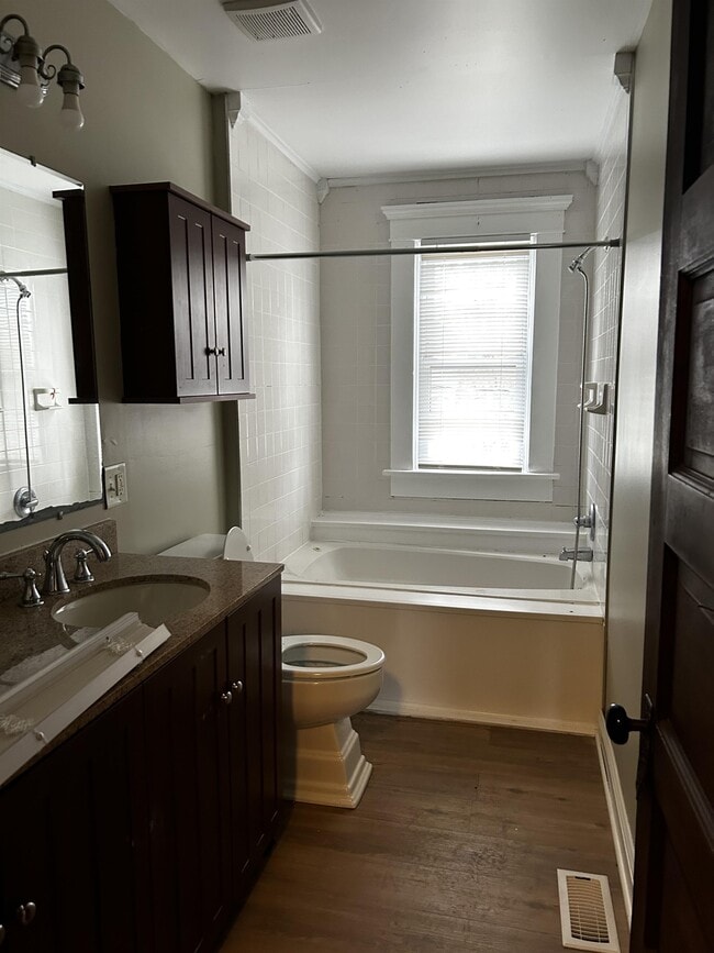 Building Photo - 318 Wyandotte Ave