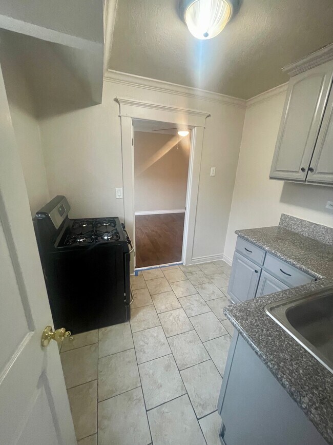 Kitchen - 841 W 64th St