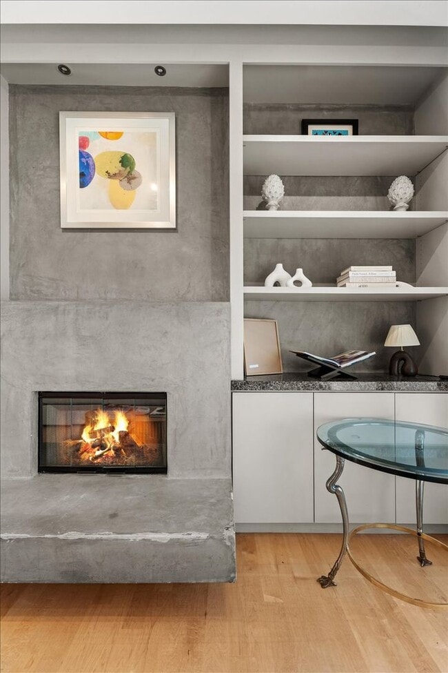 Building Photo - Modern 2BR Architectural + Rooftop in Prim...