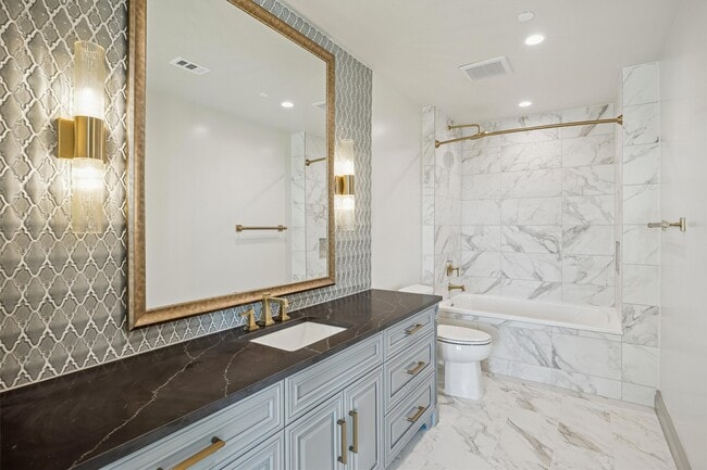 Building Photo - 1717 Bissonnet St