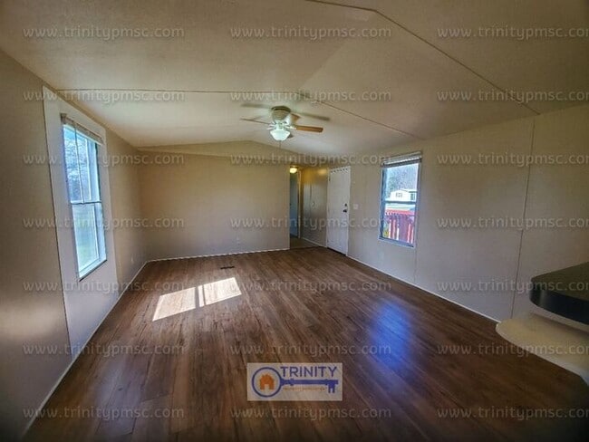 Building Photo - HUGE LOT! Pets welcome!