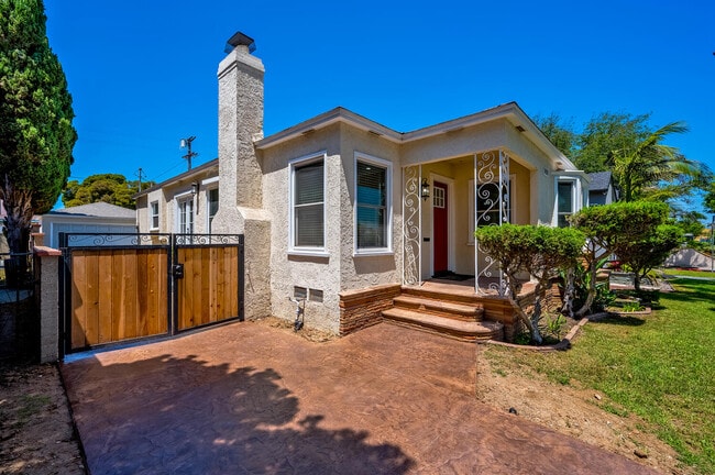 Building Photo - 8807 Cimarron St