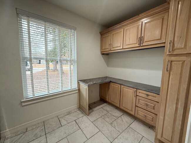 Building Photo - 12250 Charlotte Dr