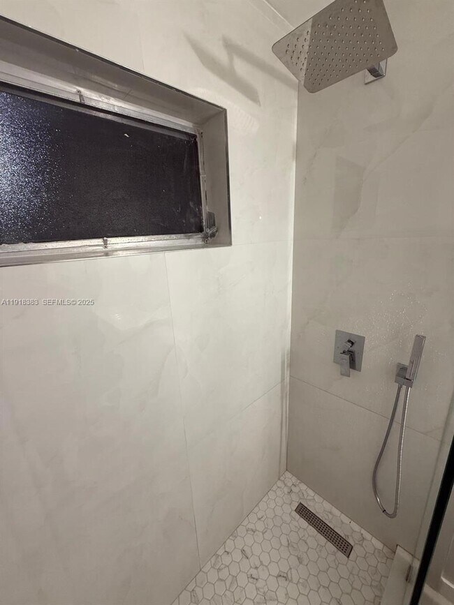 Building Photo - 2461 SW 82nd Ave