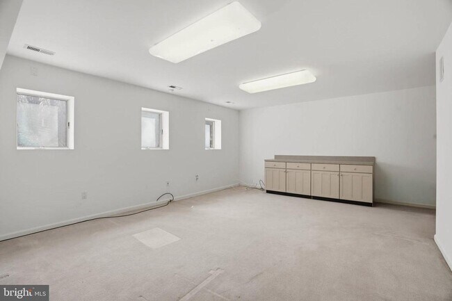 Building Photo - 6614 Corina Ct