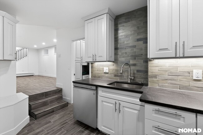 Building Photo - 912 N Clarkson St