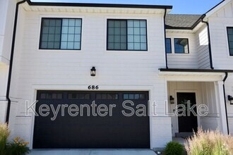 Building Photo - 686 E Benbrook Ln