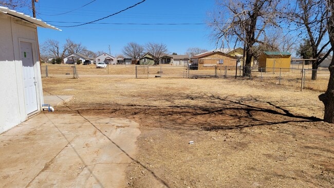 Building Photo - Totally Updated 3/1/2 A MUST SEE! Available July 2026