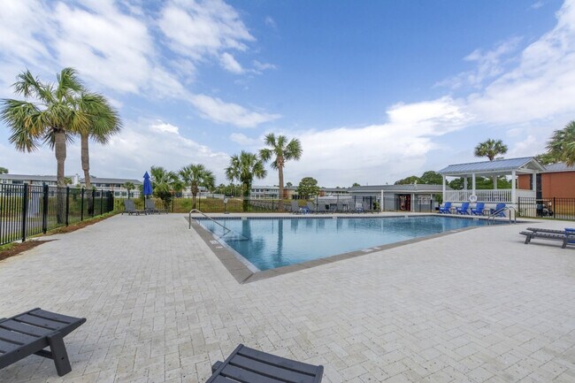 Building Photo - 4000 Gulf Terrace Dr