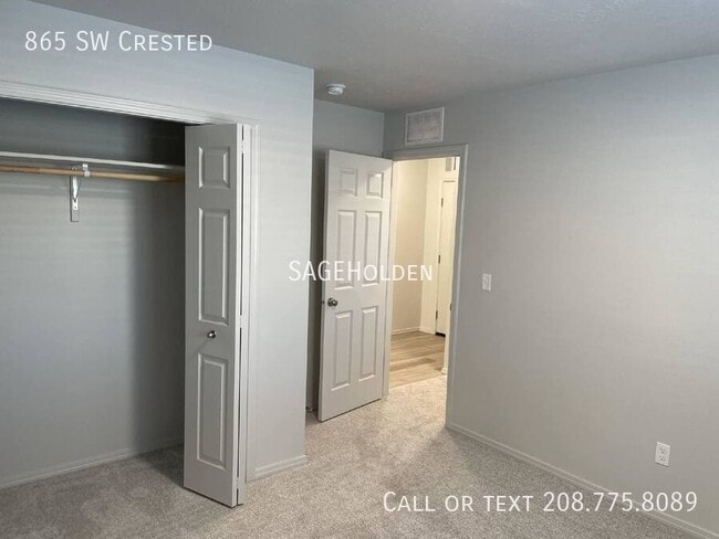 Building Photo - 865 SW Crested-