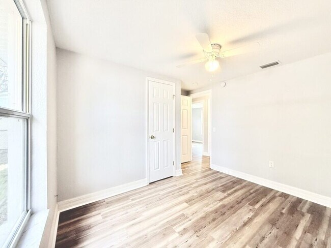 Building Photo - 235 W Northside Dr