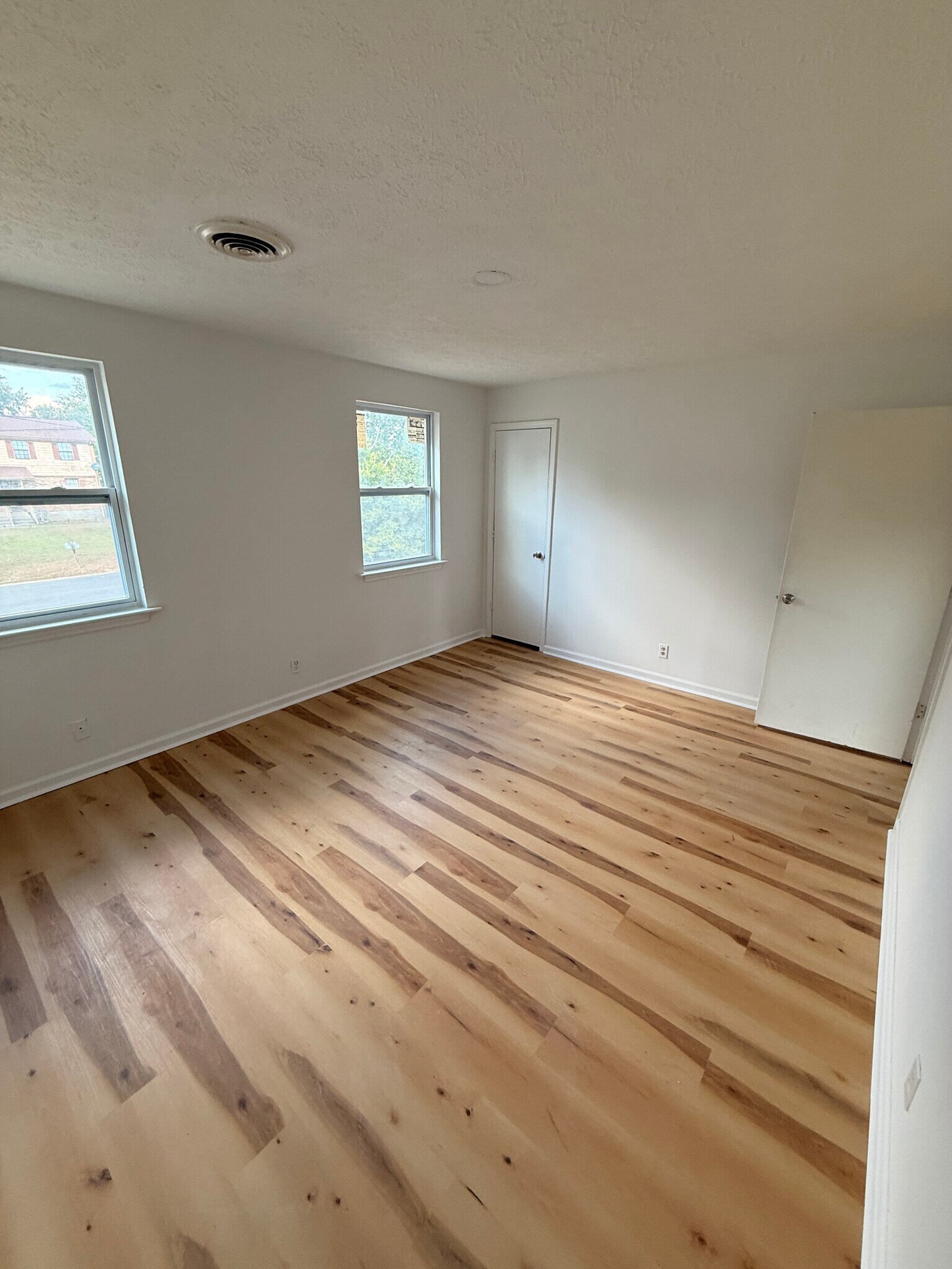 Building Photo - 708 Eric Dr