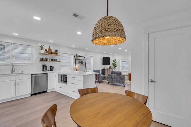 Building Photo - 1205 7th Ave