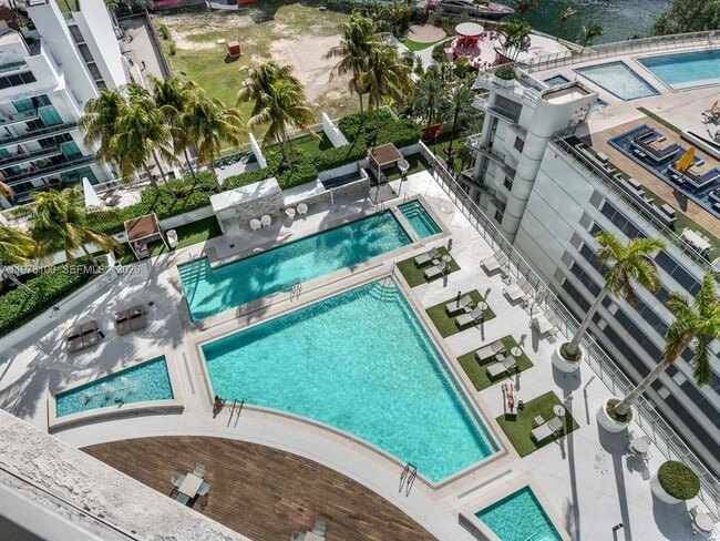 Building Photo - 90 SW 3rd St