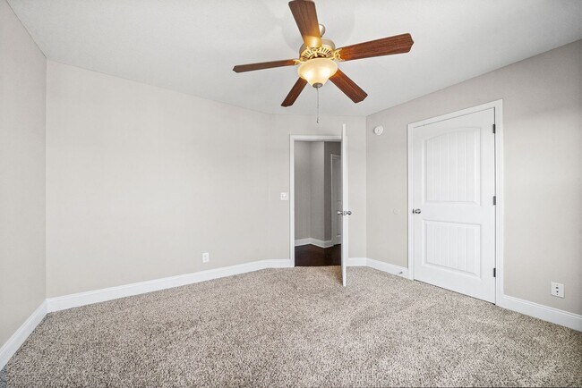 Building Photo - Pet Friendly Four Bedroom with Basement!