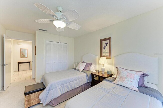 Building Photo - 3946 Wilshire Cir E