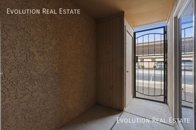 Building Photo - 20251 N 3rd Dr