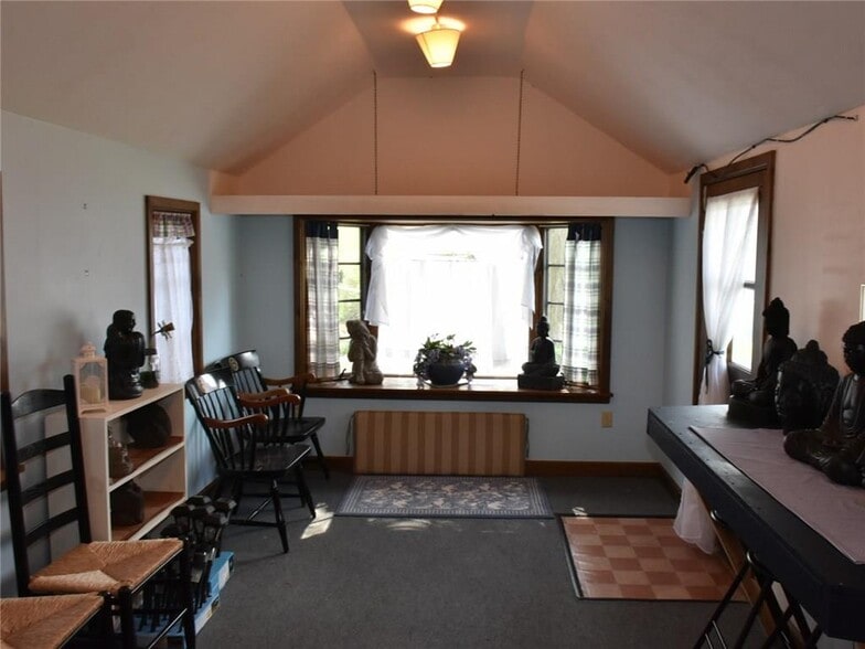 Building Photo - 351 Ravine St