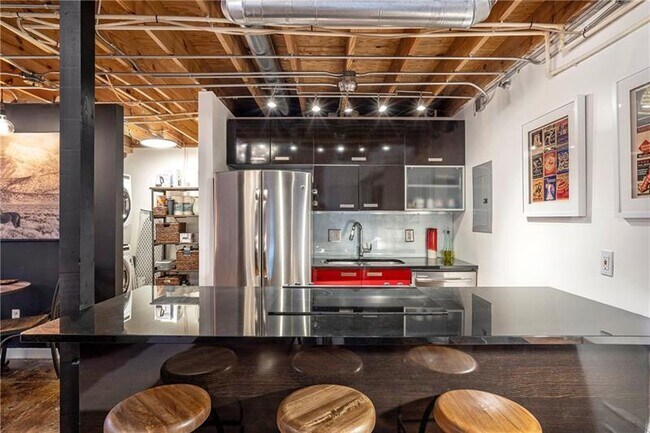 Building Photo - 650 Glen Iris Dr NE