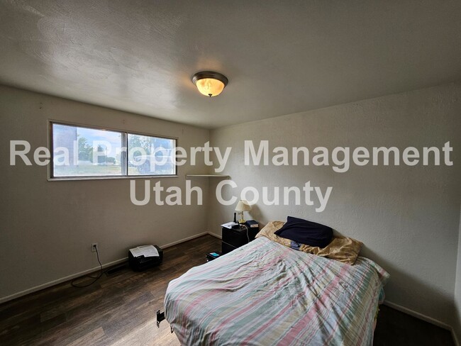 Building Photo - 2 Bedroom Unit In Springville