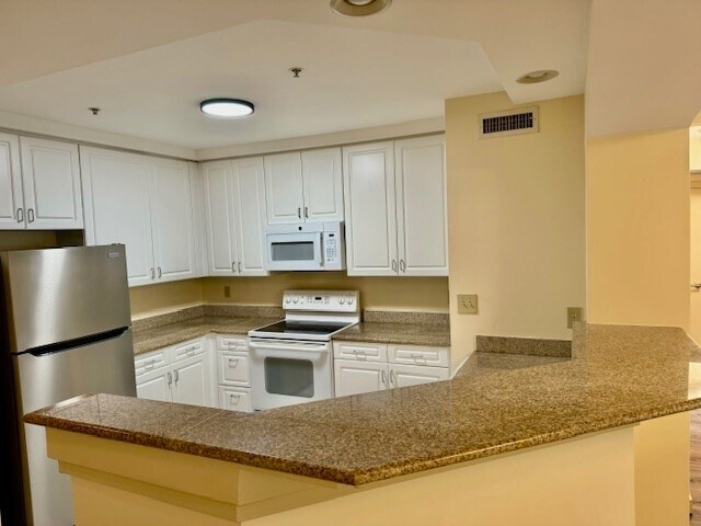 Primary Photo - 175 Cottage St