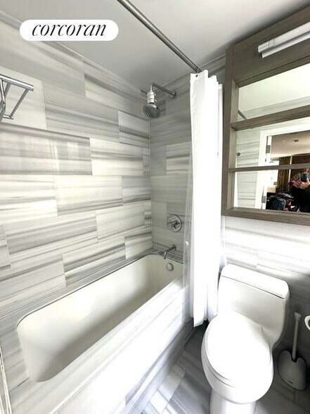 Building Photo - 225 Rector Pl