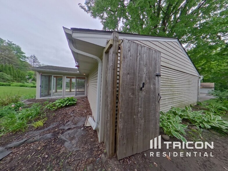 Building Photo - 3607 Robinwood Terrace