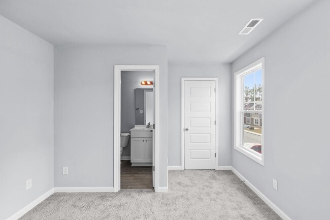 Building Photo - 132 Buckhorn Ave