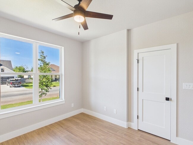 Building Photo - 110 Parlin Ln