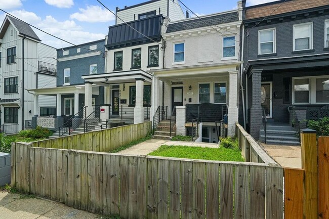 Building Photo - 2630 4th St NE