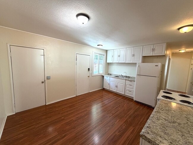 Building Photo - Biker’s Paradise: Cozy 2BR Duplex Steps from UC Davis & Downtown.