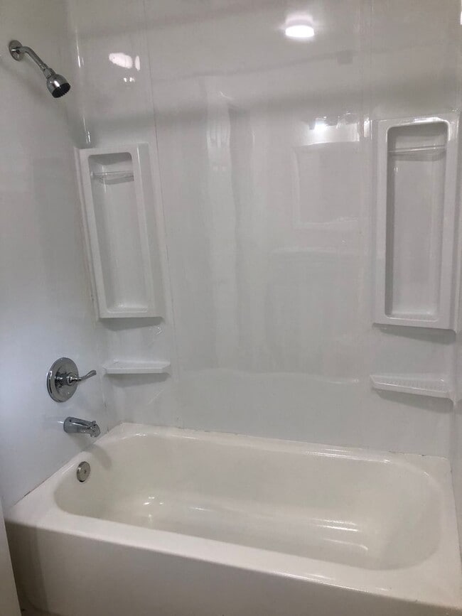 Building Photo - 4 Bedroom and 3 Bathroom home NLR