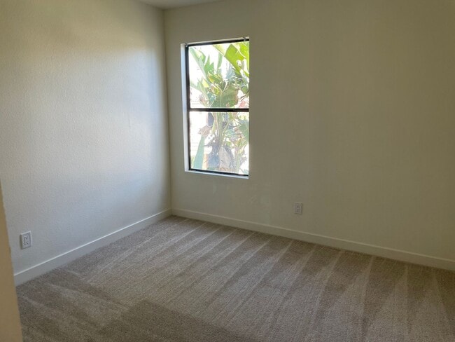 Building Photo - Stylish 3-Bedroom Retreat in the Highly De...