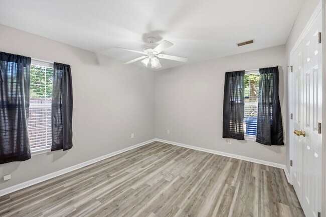 Building Photo - Comfortable 3BR Ranch with 2-Car Garage in Northwoods Pointe