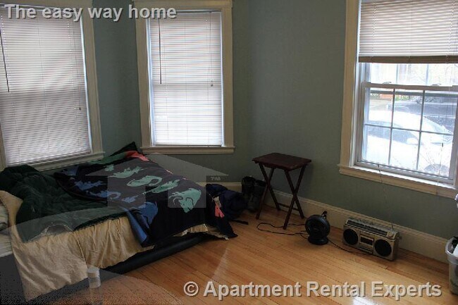 Building Photo - 154 Magazine St