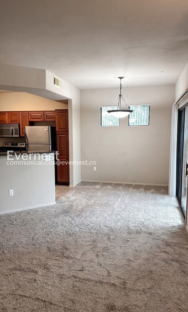 Building Photo - 2550 E River Rd