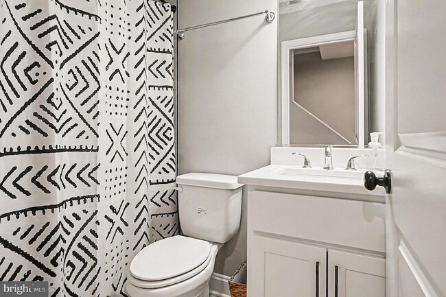 Building Photo - 443 S Robinson St